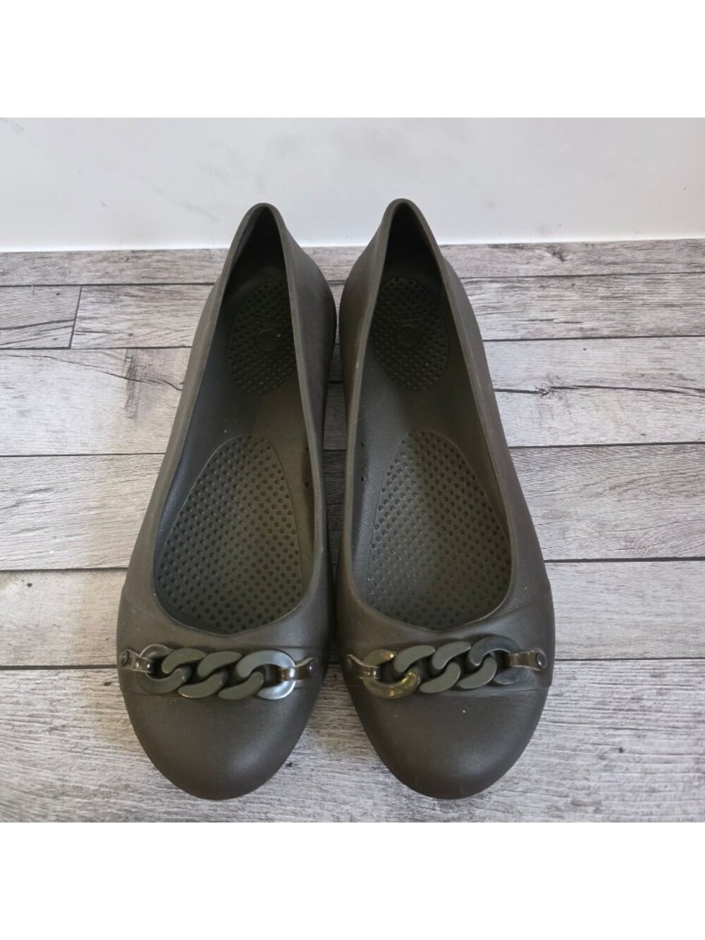 Black Crocs Womens Size 9 Flats With Chain Design Lightweight Slip-On Shoes